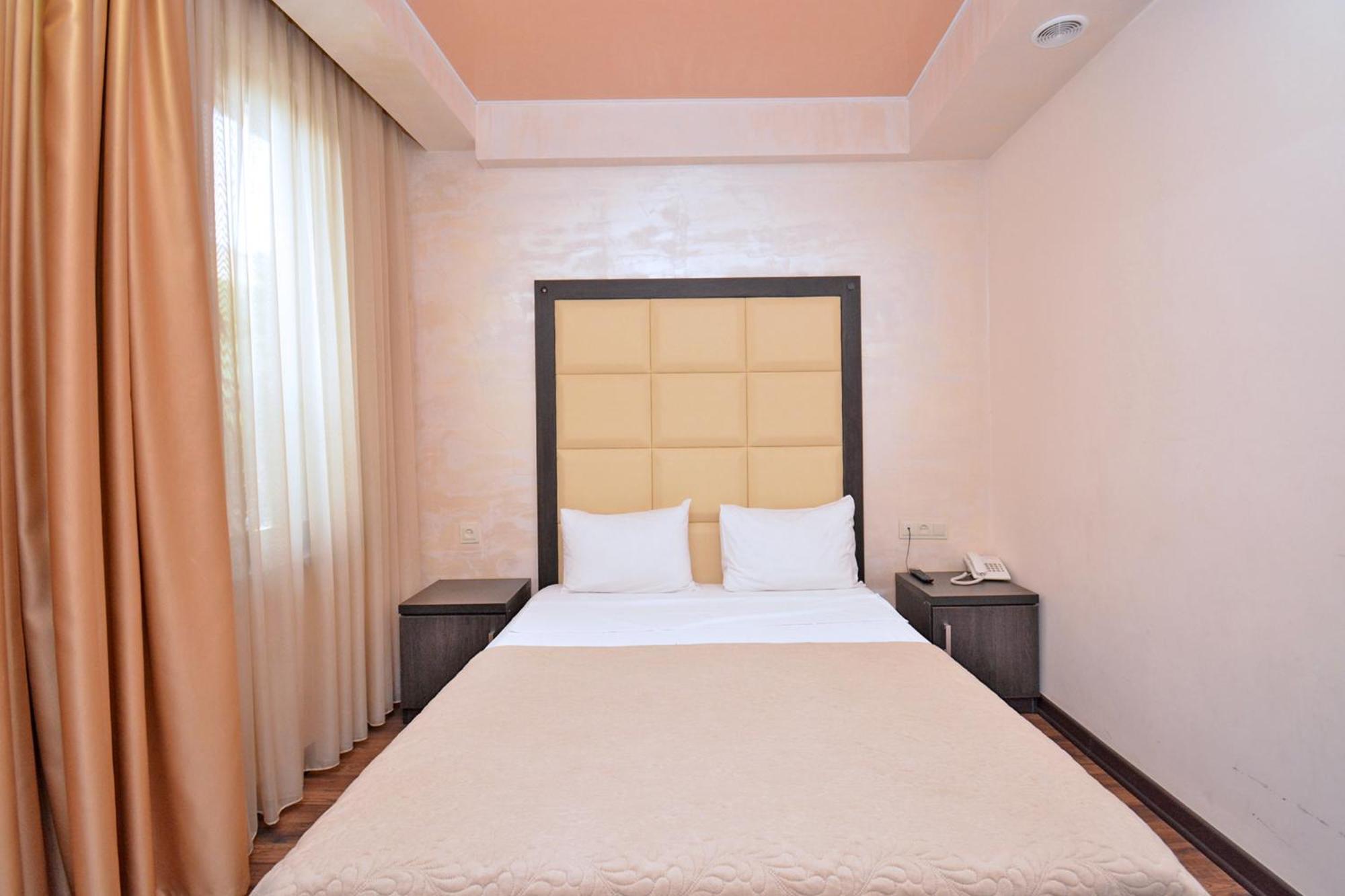 Partez Hotel Jerevan Eksteriør bilde